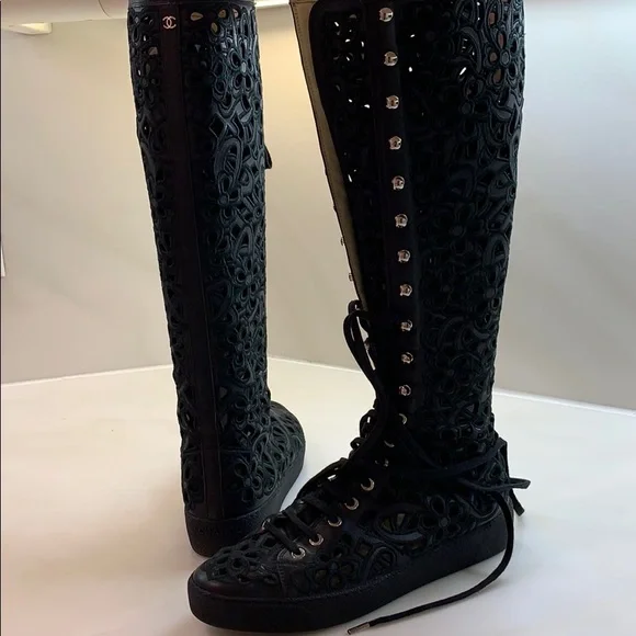 Authentic Chanel. Double sided leather sneaker/boots fabulous camellias all over - Picture 2 of 16